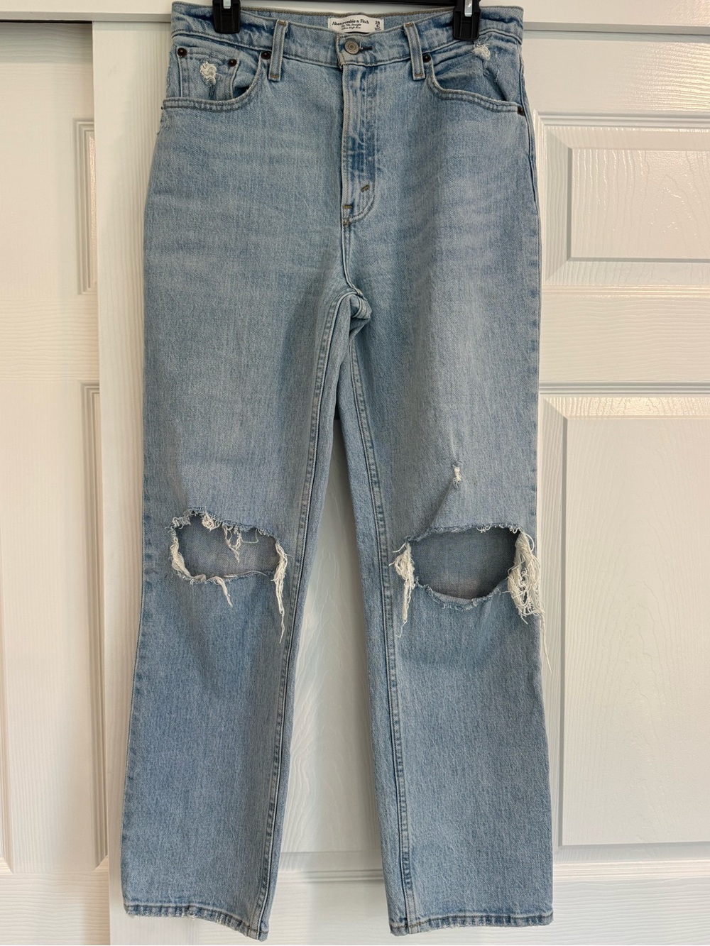 Abercrombie & Fitch “The 90s Straight” Jean in Distressed Light Wash, Short